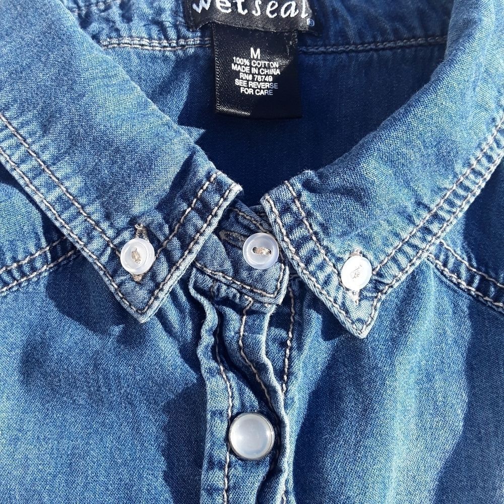 Wet Seal Chambray top - Picture 4 of 10